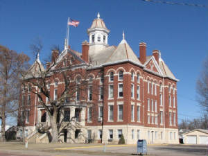 This is a picture of a courthouse in kingman Kansas